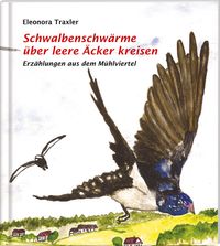 Schwalbenschwärme über leere Äckern kreisen